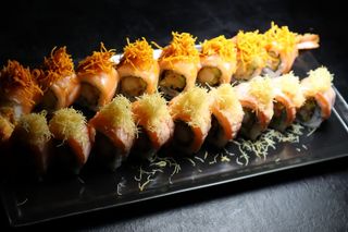 Uramaki salmon flame roll