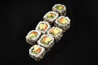 Каліфорная з лососем в кунжуті (220гр)
