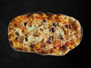 Capricciosa con salsiccia di maialino nero