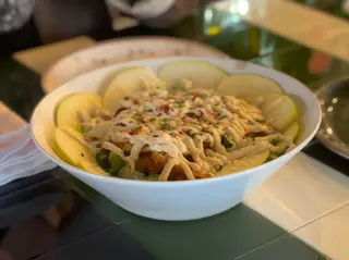 Ensalada César de pollo crujiente