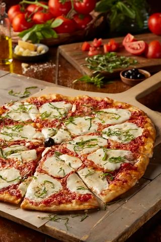 Classic Margherita Pizza Large