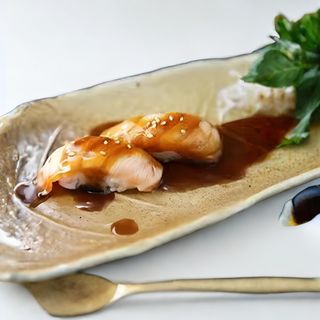 Nigiri salmón teriyaki (2 uds.)