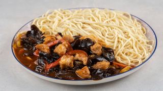 17.  Noodles mixed Fungus fried chicken 木耳鸡肉拌面