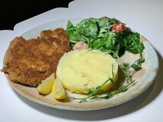 Шніцель з пюрешкою