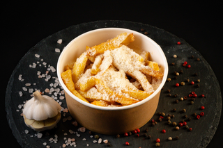 Cartofi Proaspăt Prăjiți cu Parmezan și Usturoi