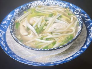 Zupa z makaronem sojowym i kurczakiem