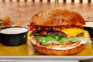 Hamburger Sunca, Carne, Cascaval