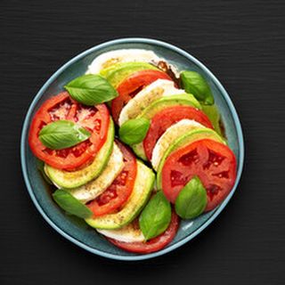 Салата Авокадо Капрезе (400г)