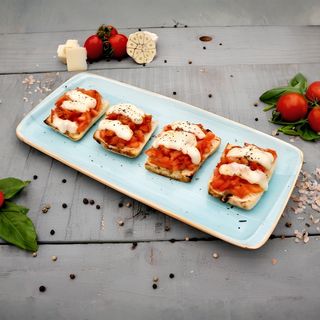 Bruschette cu mozzarella fior di latte si rosii