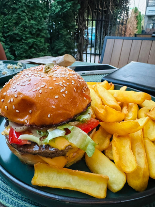 MENIU CHEESE BURGER (500g)