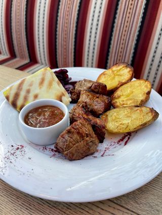 Шашлик з телятини (200/80/80/40г)