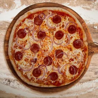 Pepperoni y cebolla morada 