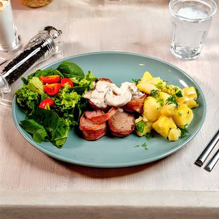 Meniu cu mușchiuleț în sos de ciuperci