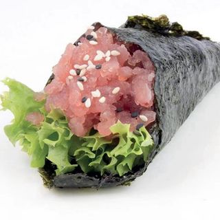 105.Temaki spicy tuna