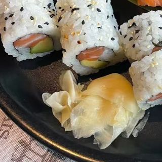 124.Roll De Atún Y Aguacate (8 Pzs.)