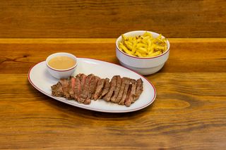 Bife 180grs de Novilho c/ molho à escolha