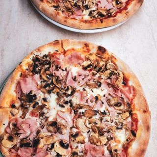 Pizza Prosciutto Funghi