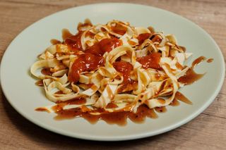 Italijanske slatke palačinke sa džemom i voćnim toppingom