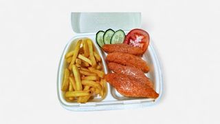 Pileći štapići i pomfrit