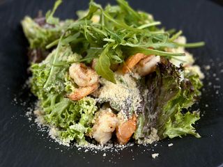 Салат Цезар з Тигровими креветками (220г)