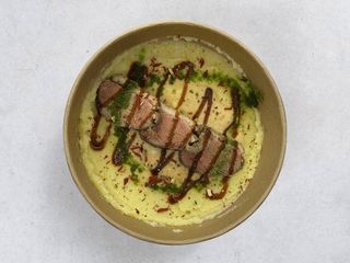 Filet z kaczki z purée ziemniaczano-selerowym i sosem cebulowym (255g)