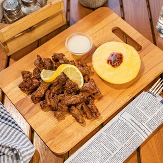 Pastramă de oaie cu mămăliguță