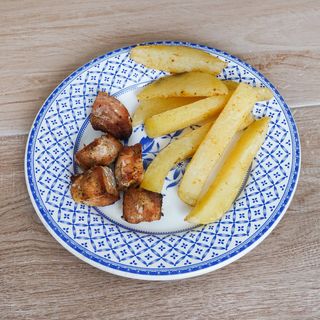 Pinchito de pollo con patatas