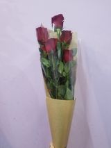 5 ტოტი წითელი ვარდი