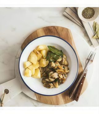 Pollo Al Ajillo Con Patatas (250 G.)