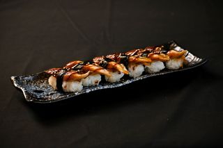 Nigiri de anguila (6 uds.)