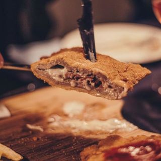 Cachopo especial de ternera con patatas