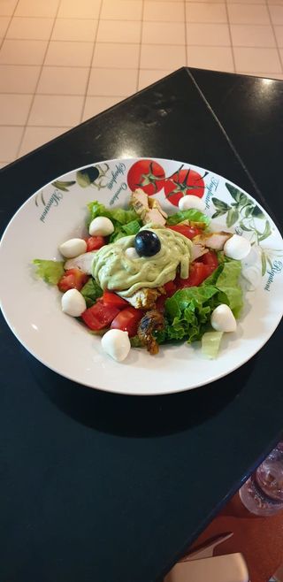 Салата босилеково пиле