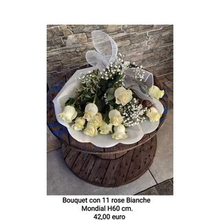 Bouquet con 11 rose bianche mondial 60 cm