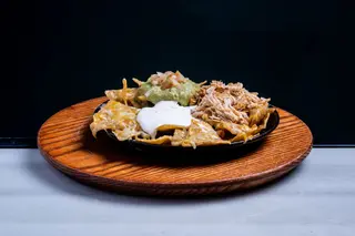 Nachos medio con 4 salse
