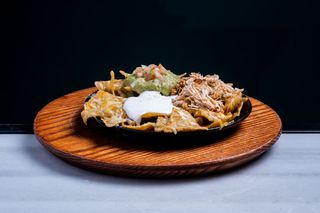 Nachos medio con 4 salse