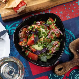 კიტრი-პომიდვრის სალათი კახური ზეთით