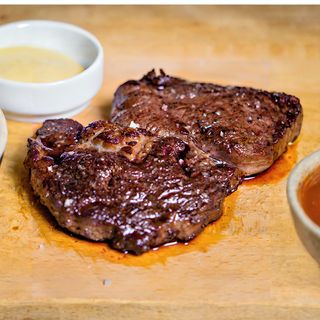 Antricot de vită maturat, la grătar