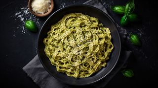 Crema e pesto pasta standardna porcija