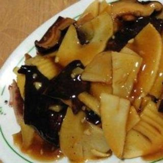 Bambú y setas chinas salteadas
