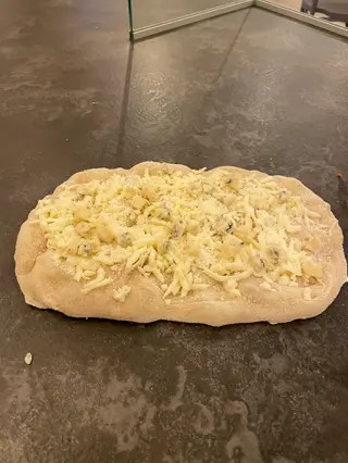 Pinsa la Quattro Formaggi