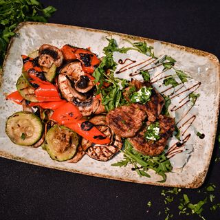 Muschiulet de vita cu legume - 380g