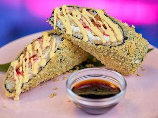 Хенд рол смажений з вугрем (390g)