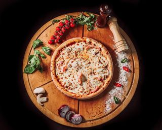 Proschiutto e Funghi  Ø40 + Coca Cola