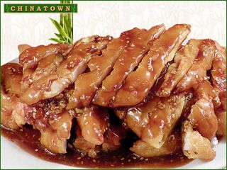 Пилешко филе пане с лют сос