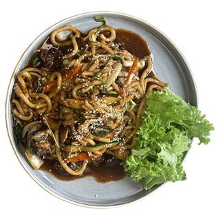 Stir fried udon wołowina