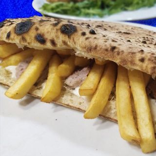 Panuozzo Salchicha patatas fritas y provola