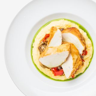 Полента з курячою грудкою