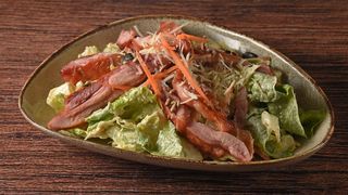 Salata sa dimljenim batakom