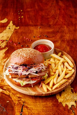 Burger cu piept de vita