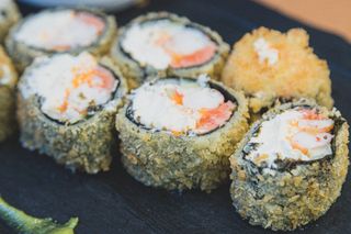 Roll salmon, shrimps without rice